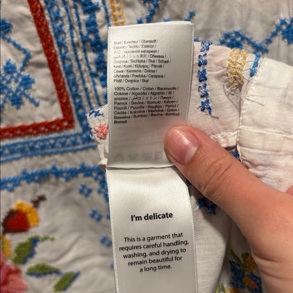 FARM RIO embroidered cross stitch grandma button down top - Picture 4 of 11